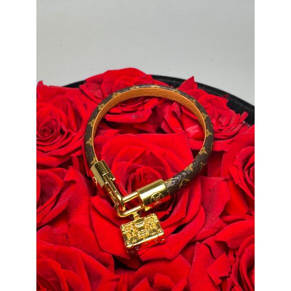 Louis Vuitton Petite Malle Trunk Bracelet Gold & Monogram w/Certificate of Auth - Picture 2 of 16